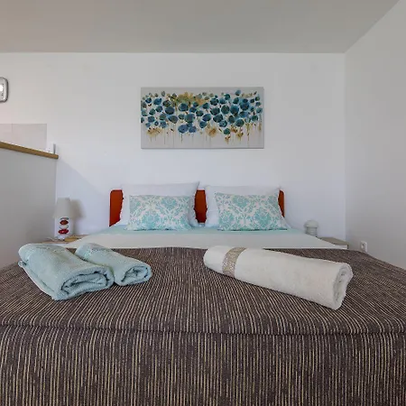 Lauschiges Nur 450 Meter Zum Sandstrand Mit Privater Terrasse Appartamento Crikvenica