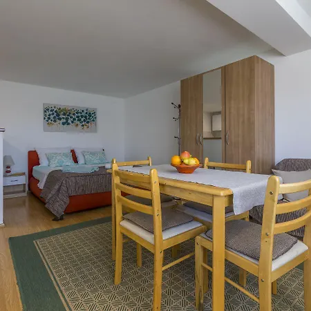 Lauschiges Nur 450 Meter Zum Sandstrand Mit Privater Terrasse Lägenhet