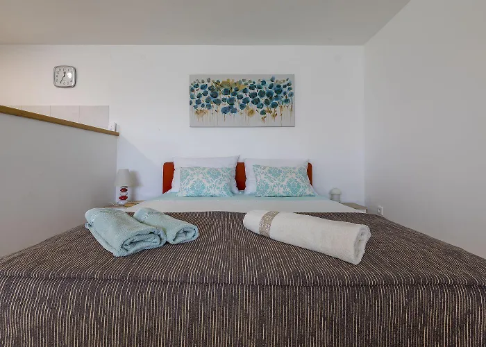Lauschiges Nur 450 Meter Zum Sandstrand Mit Privater Terrasse Apartmán Crikvenica