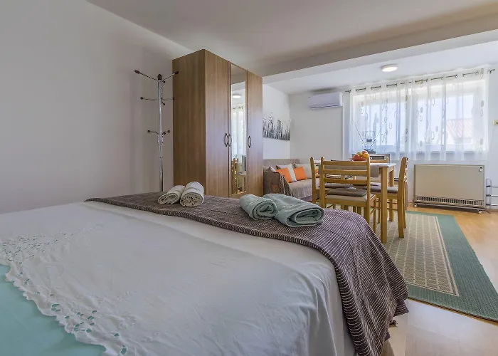 Lauschiges Nur 450 Meter Zum Sandstrand Mit Privater Terrasse Apartmán Crikvenica