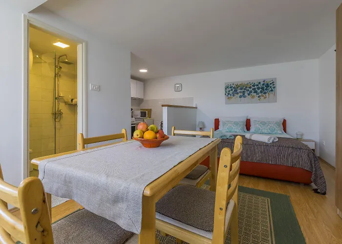 Lauschiges Nur 450 Meter Zum Sandstrand Mit Privater Terrasse Apartmán Crikvenica