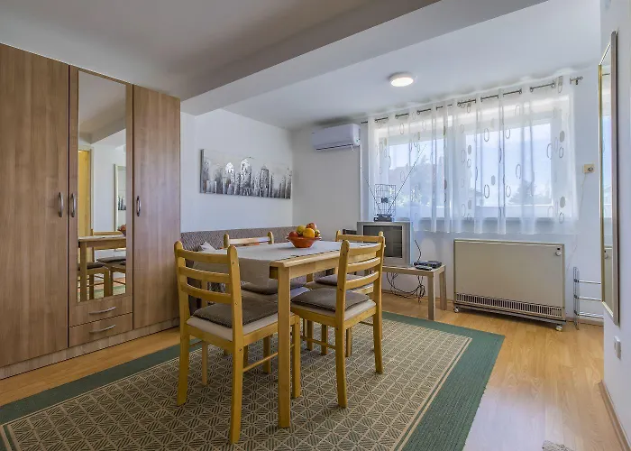 Apartmán Lauschiges Nur 450 Meter Zum Sandstrand Mit Privater Terrasse Crikvenica
