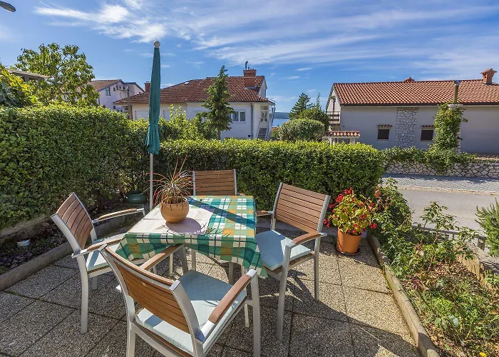 Lauschiges Nur 450 Meter Zum Sandstrand Mit Privater Terrasse Apartmán Crikvenica